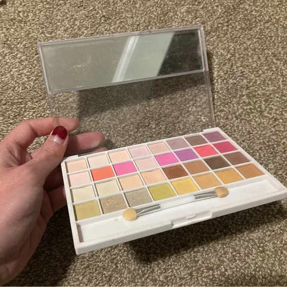 4/$10 - E.L.F Eyeshadow Palette - Picture 3 of 4